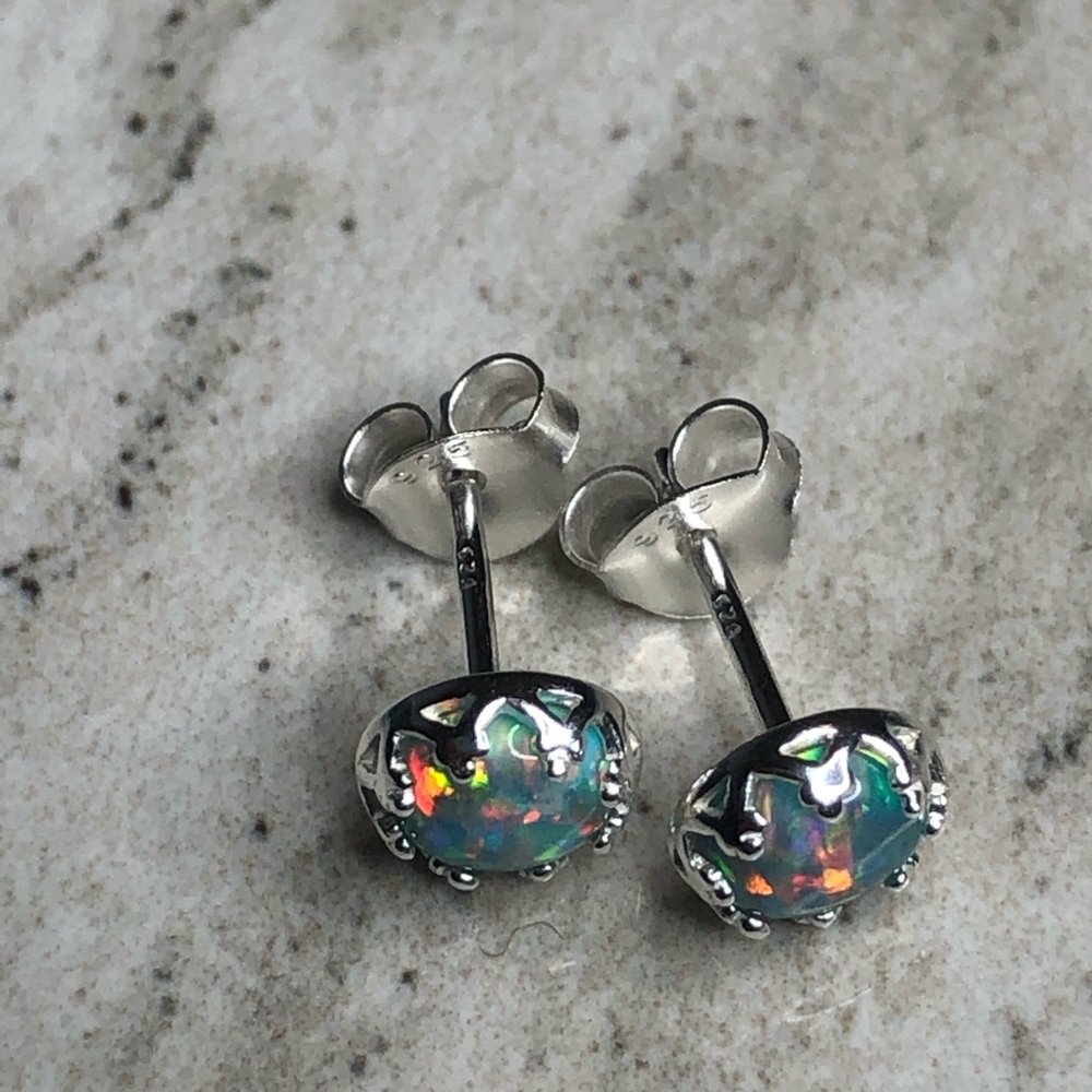 925 Sterling Silver Mint Green Opal Earrings 5mm - Picture 3 of 8